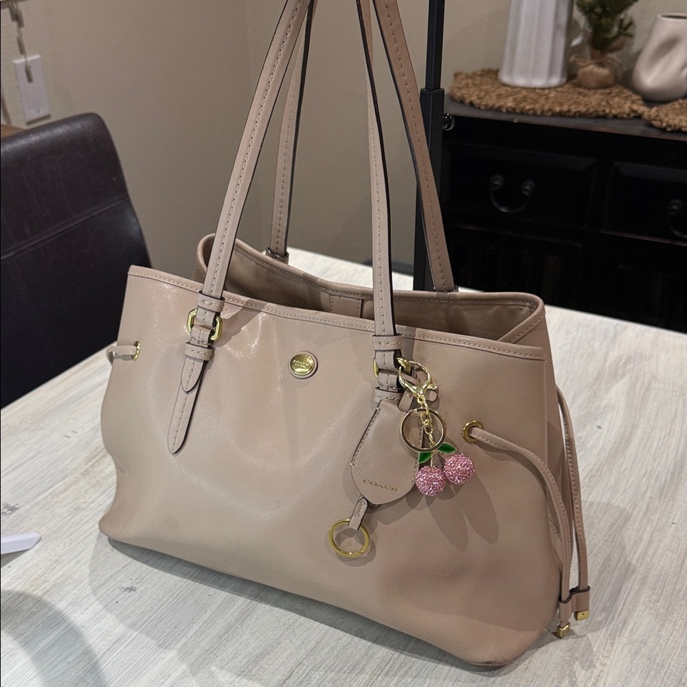 Coach Light Tan Leather Shoulder Bag